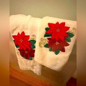 Cecil Saydah Velour Terry Holiday Poinsettias Guest Hand Towel & Wash Cloth Set
